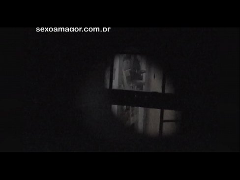 ❤️ Blondie estas sekrete filmita fare de najbara voyeur kaŝita malantaŭ kavaj brikoj Seksofilmeto ĉe eo.fullsexmovs.ru ❌